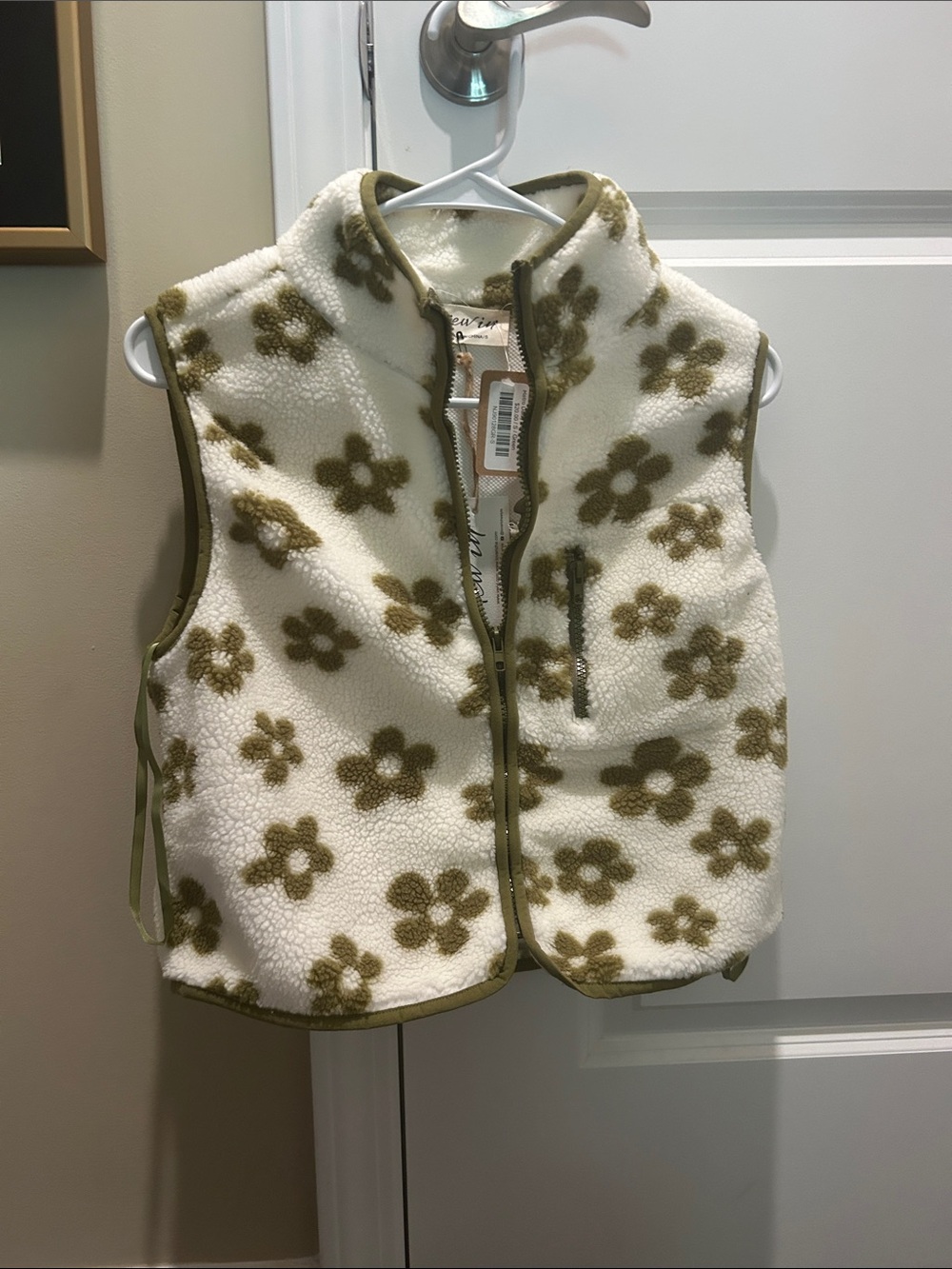 Women’s Floral Sherpa Vest - White & Olive